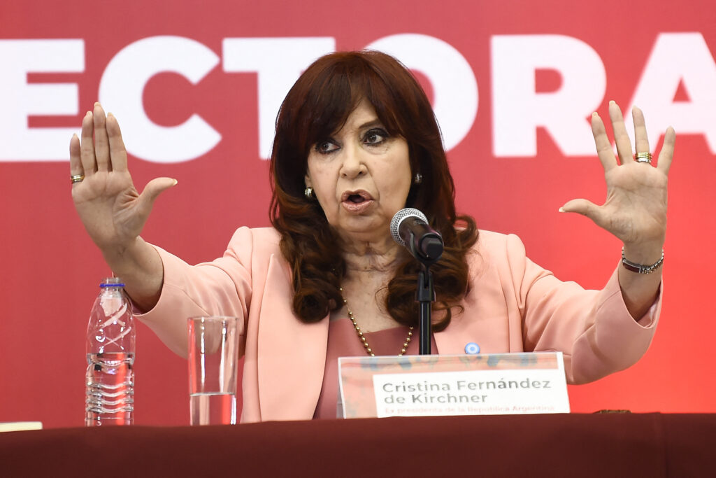 Confirman condena a Cristina Kirchner por defraudar al Estado y la inhabilitan a perpetuidad: "Me tienen miedo"