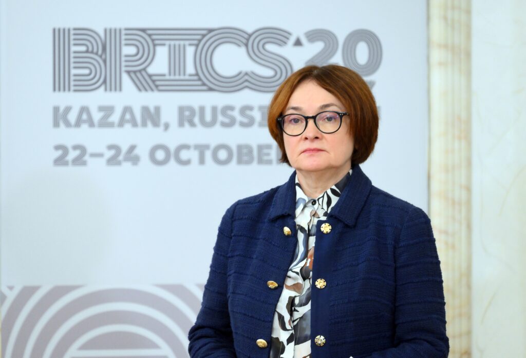 Elvira Nabiullina: sólo la 'dama del rublo' se atreve a dar malas noticias a Vladimir Putin