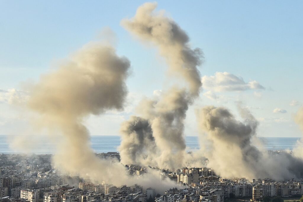 Israel ataca el centro de Beirut horas antes de votar un acuerdo de alto el fuego en el Líbano