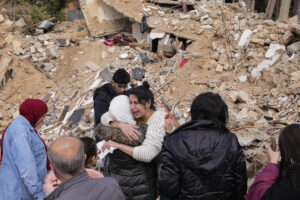 Israel se atrinchera en una 'zona roja' en el sur del Líbano