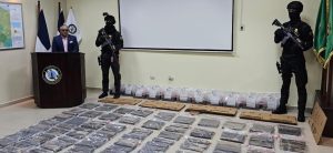 Confiscan 880 laminas de presunta cocaina camufladas en cajas de carton