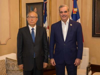 Encuentro entre Luis Abinader y Li Hongzhong por cooperación