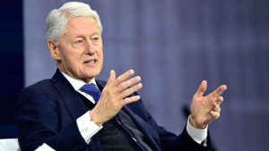 El expresidente Bill Clinton fue hospitalizado en Washington