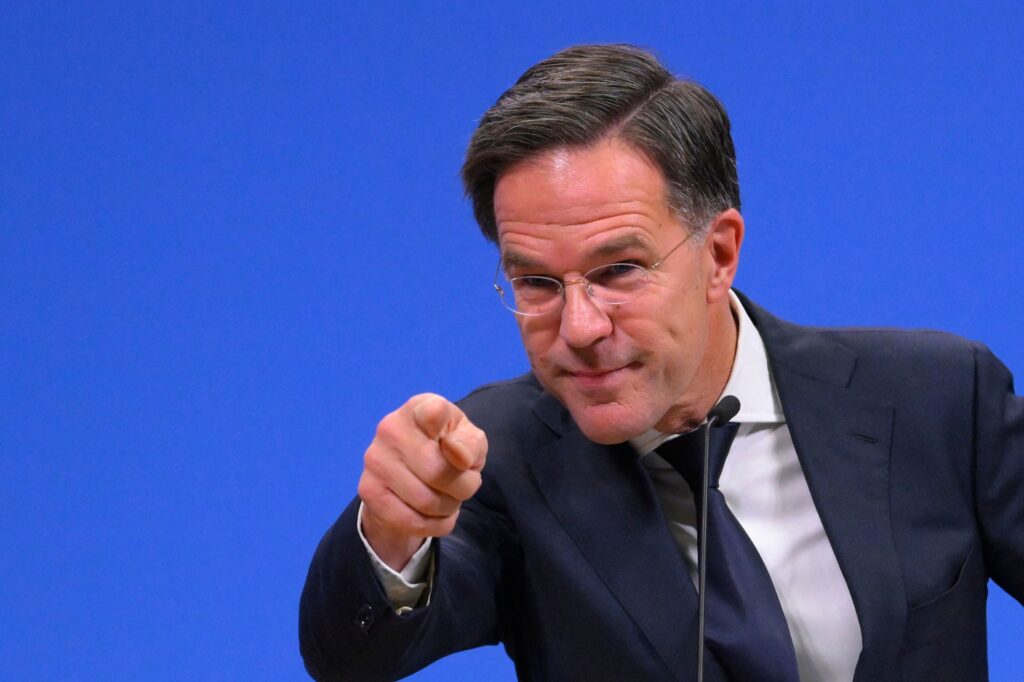 Rutte abre con timidez la puerta de la OTAN a Ucrania: asegura que "el futuro del país está en la Alianza" pero evita ofrecer un calendario ni medidas concretas