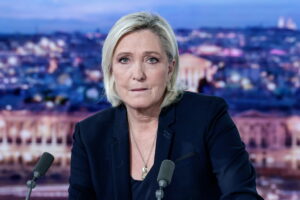 La estrategia de Marine Le Pen, poder en la sombra