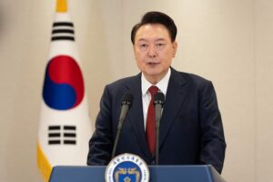 El Parlamento de Corea del Sur aprueba la moción para destituir al presidente que pasará a la historia por un fallido golpe de Estado