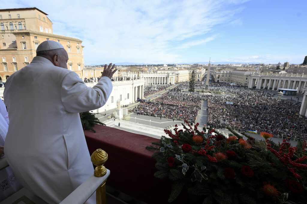 El Papa Francisco apela en Navidad al Año Santo para "silenciar las armas" en todo el mundo