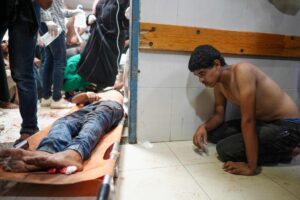 Israel detiene a 240 personas en el hospital Kamal Adwan, entre ellos su director, mientras Hamas lanza dos proyectiles contra la zona de Jerusalén