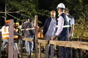 Director de Coraasan supervisa construccion de nueva cisterna en La Noriega