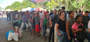 Inicia con éxito Feria Navidad del Cambio con el Inespre en Santiago