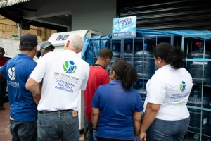 Decomisan cientos de botellones de agua que estaban expuestos a los rayos del sol