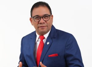 Maestro Carlos Arroyo anuncia su candidatura a la Subdirección Académica de la UASD Recinto Santiago