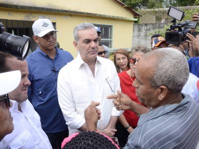 Abinader recorre zonas afectadas por las lluvias en Puerto Plata