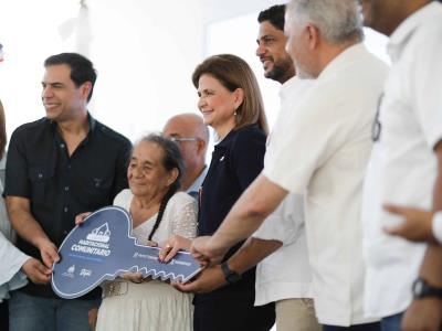 Gobierno entrega 50 viviendas a damnificados del huracán Georges