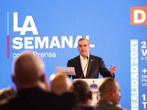 Luis Abinader habla en LA Semanal con La Prensa