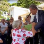 Leonel defiende su método de entrega de cajas navideñas