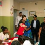 Raquel Peña comparten con los niños del Hogar Familia Bethesda