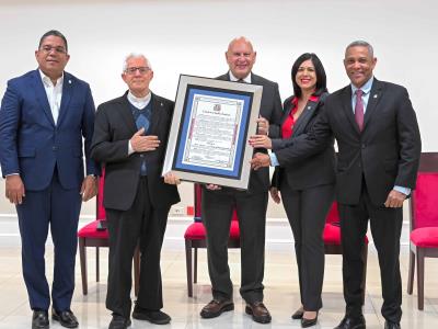 Reconocimiento a los sacerdotes Gregorio Alegría y Rogelio Cruz