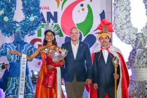 Presentan los reyes del Carnaval de Santiago