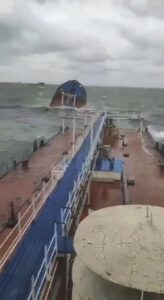 Rusia declara emergencia regional en la Crimea ocupada debido a la marea negra tras el naufragio de dos petroleros