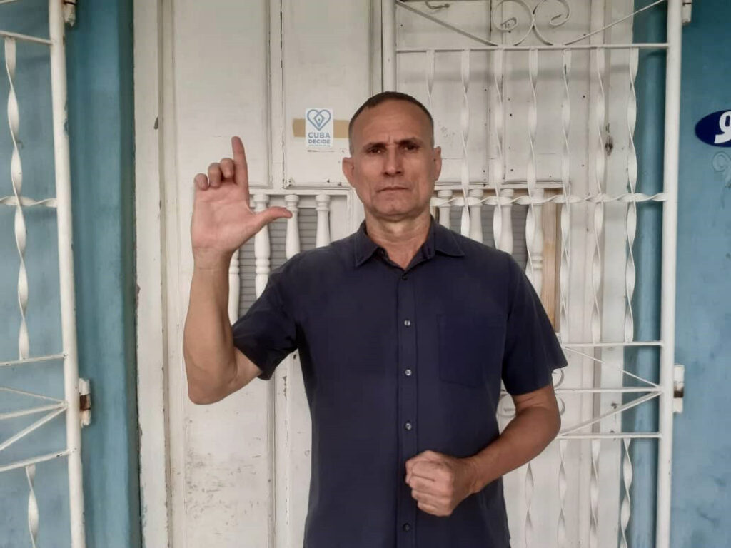 El líder opositor cubano habla con EL MUNDO nada más salir de la cárcel: "Siento vergüenza ajena por el acuerdo de Biden y El Vaticano que me ha liberado"