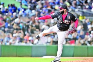 Cueto y Caminero lideran al Escogido que blanquea al Licey 6-0 y toma ventaja de 2-1 en la final