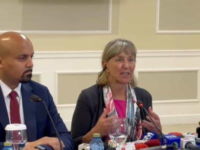 Karen Spilka defiende en RD las comunidades de inmigrantes