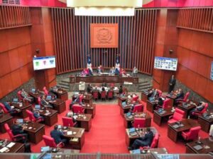 Los senadores ausentes son menos, pero sus cifras son alarmantes