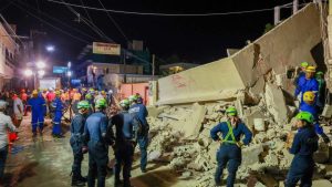 Se elevan a tres los muertos por el derrumbe de una edificación