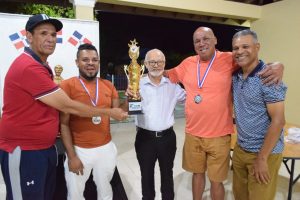 Celebran con éxito Copa Independencia de Dominó