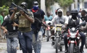 Abinader anuncia que tratará a los miembros de bandas haitianas como terroristas