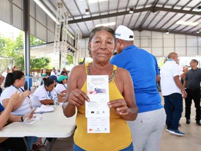 Gobierno dice que hará con los bonos navideños que faltan por entregar