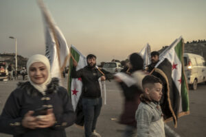 Grietas en la 'primavera' de libertad de Siria: "Todos estos movimientos religiosos hacen lo mismo. Cuando tienen el poder suficiente acaparan el control"