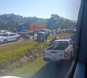 Tres  militares fallecidos y diez heridos en trágico accidente en la autopista Duarte